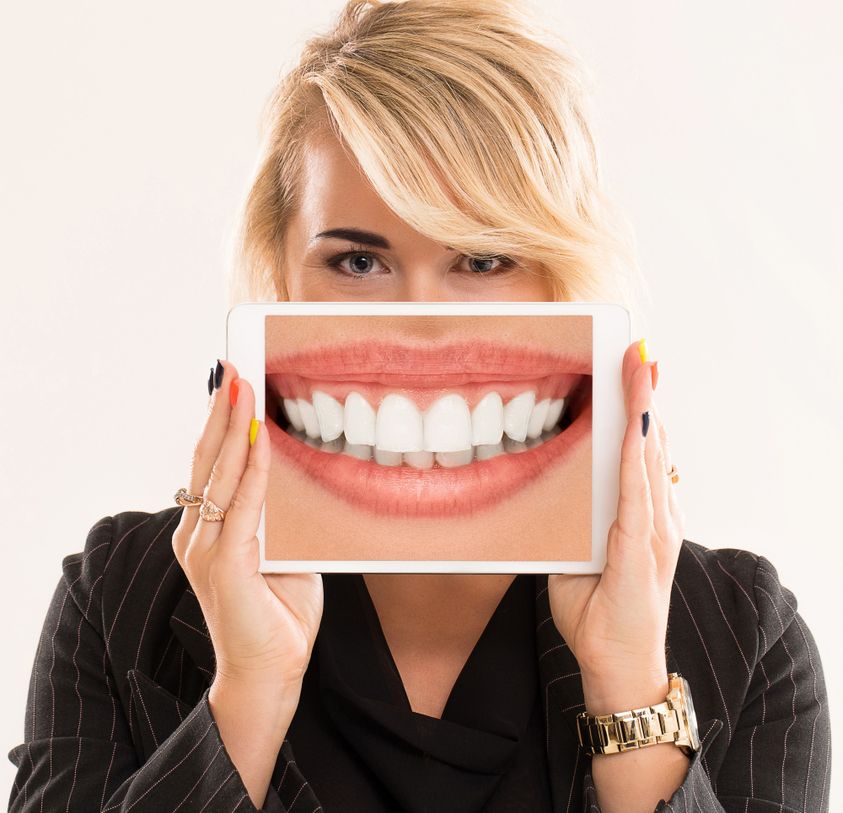 Czy wiedzieliście, że nitkowanie zębów jest równie ważne jak szczotkowanie?